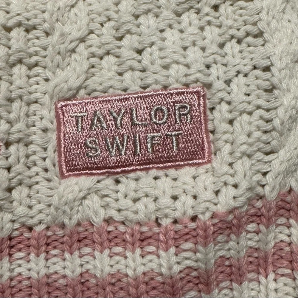 Taylor Swift Lover Cardigan - Picture 2 of 4